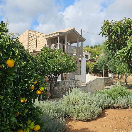 Ploes Luxury Cottages 佩萨达 外观 照片
