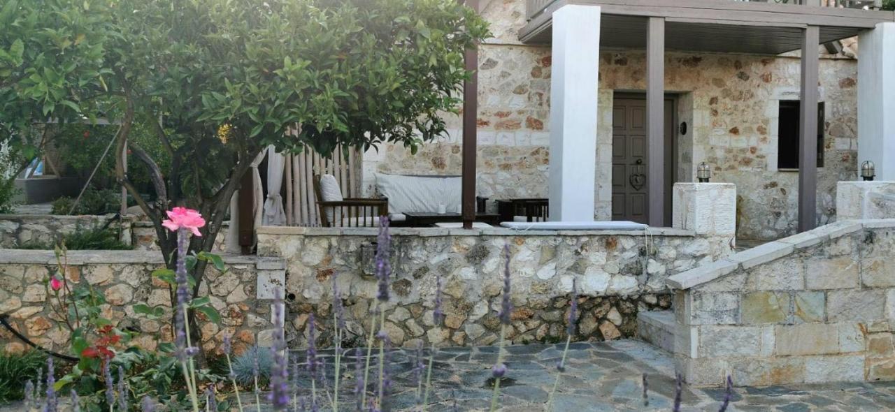 Ploes Luxury Cottages 佩萨达 外观 照片